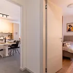 Gold With Free Parking Apartment