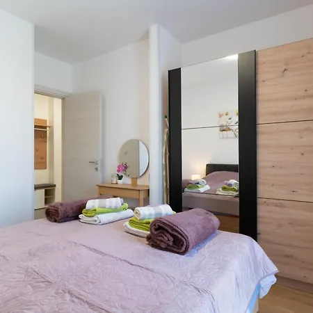 アパート Gold With Free Parking プーラ