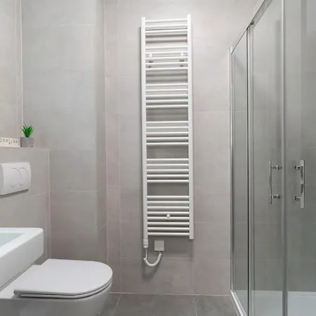 Gold With Free Parking プーラ