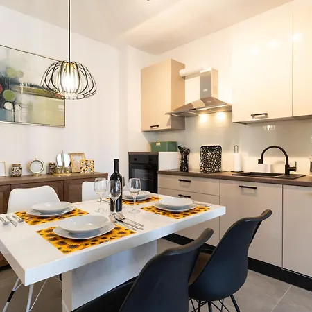 Gold With Free Parking * プーラ